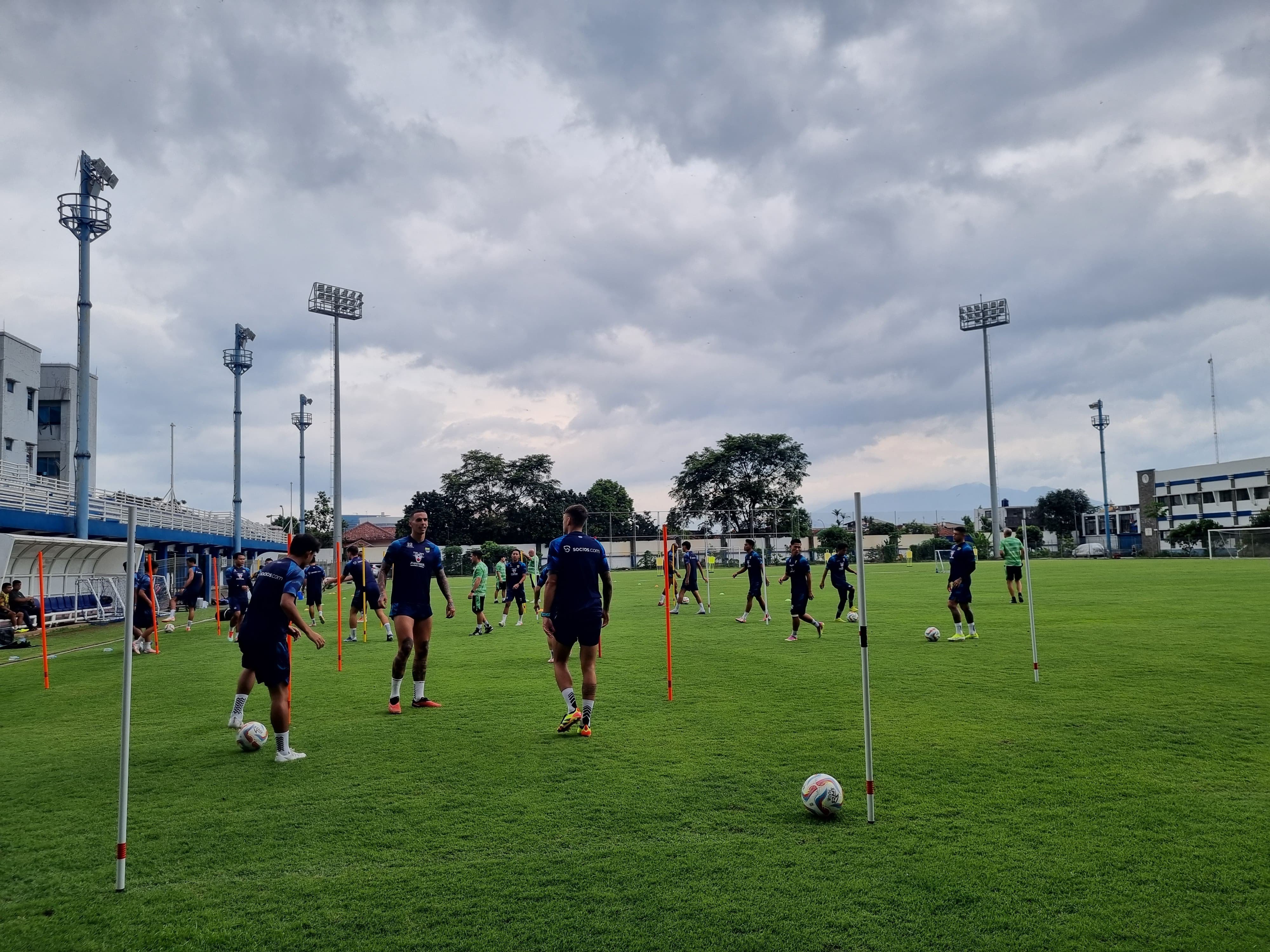 Penjelasan Pemkot Bandung Soal Lapangan Sidolig yang Dikeluhkan Pelatih Persib