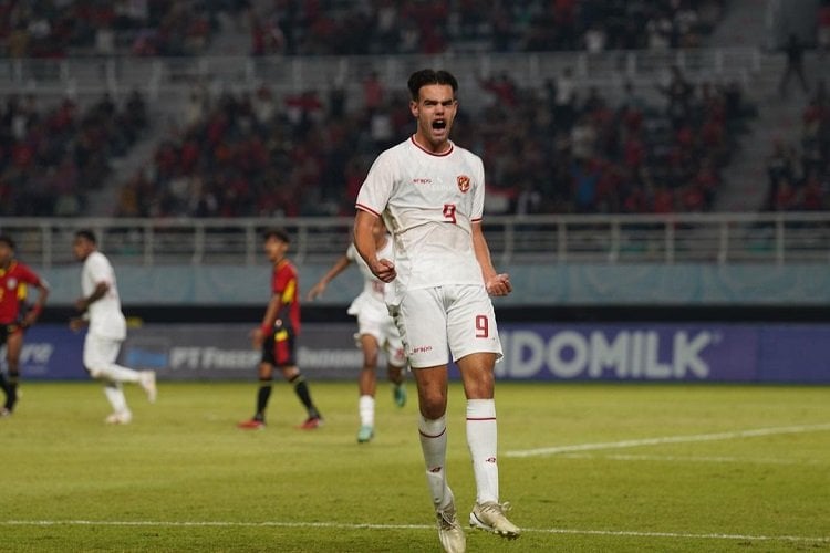 Striker Timnas Indonesia U-19, Jens Raven, mencetak dua gol Timnas Indonesia U-19 ke gawang Timor Leste pada matchday ketiga Piala AFF U-19 2024 di Gelora Bung Tomo, Surabaya, Selasa (23/7/2024) malam. (Foto: Instagram @jensraven9))